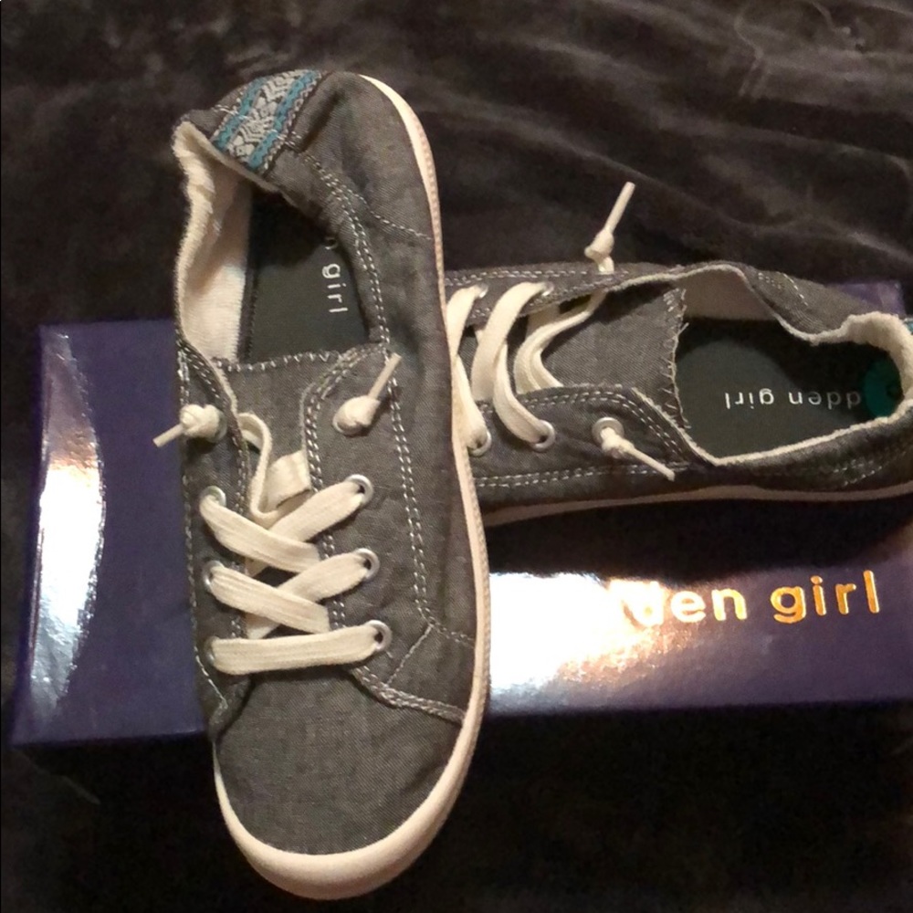 Women’s fashion sneakers.